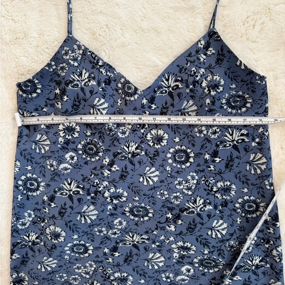 Club Monaco Cami Top Blue Floral V-Neck Silk Blend M Summer Resort - Picture 8 of 9